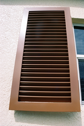 impact colonial shutter close up